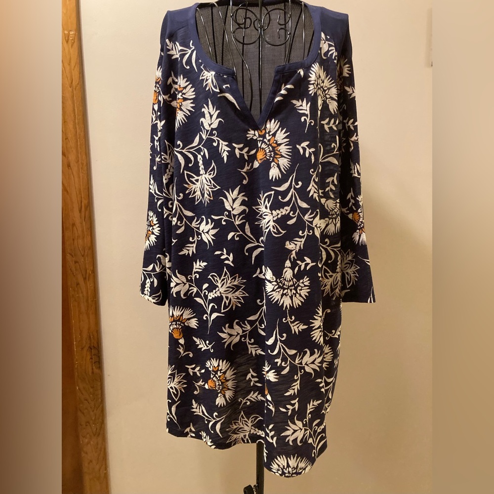 $8 LAST CALL BEFORE DONATING St. John’s Bay naval floral top with 3/4 sleeves